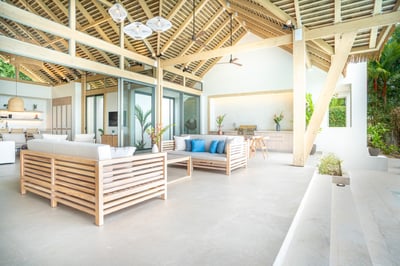 Luxury Villa Photo #11