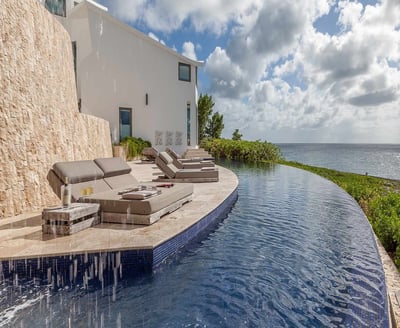 Luxury Villa Photo #6