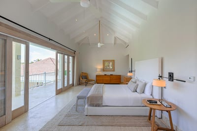 Luxury Villa Photo #17