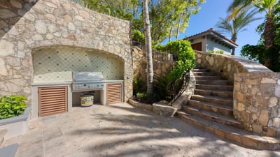 Luxury Villa Photo #17