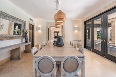 Luxury Villa Photo #18