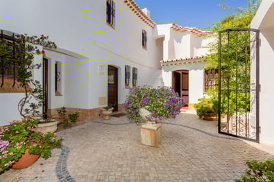 Luxury Villa Photo #11