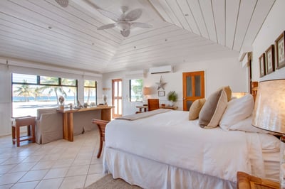 Luxury Villa Photo #26