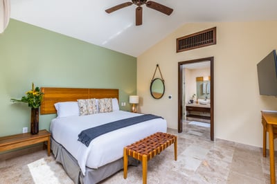 Luxury Villa Photo #37