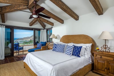 Luxury Villa Photo #17