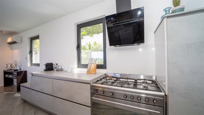 Kitchen & Dining Area