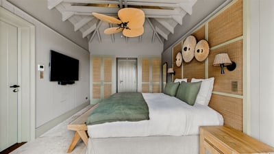 Bedroom 2: King size bed, air conditioning, HD-TV, Apple TV, dressing room, programmable safe. Adjoi