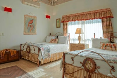 Luxury Villa Photo #30