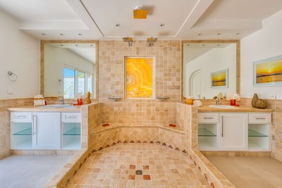 Luxury Villa Photo #20