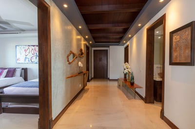 Luxury Villa Photo #11