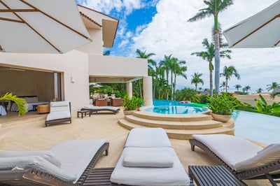 Luxury Villa Photo #3