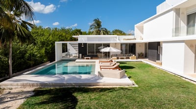 Luxury Villa Photo #4