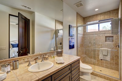 Guest bedroom 3 en suite bath