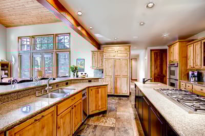 Expansive kitchen
