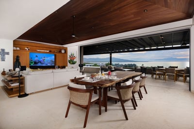 Luxury Villa Photo #15