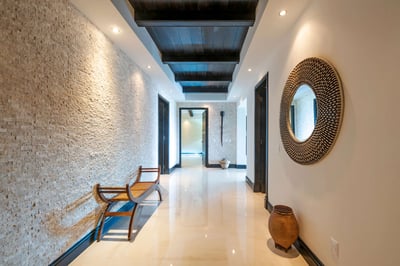 Luxury Villa Photo #10