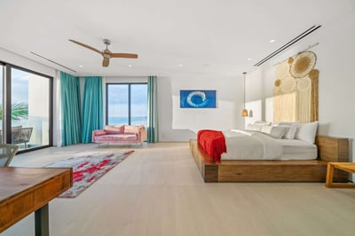 Luxury Villa Photo #35
