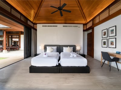 Luxury Villa Photo #17