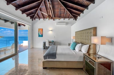 Luxury Villa Photo #33