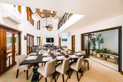 Luxury Villa Photo #14