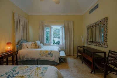 Luxury Villa Photo #39