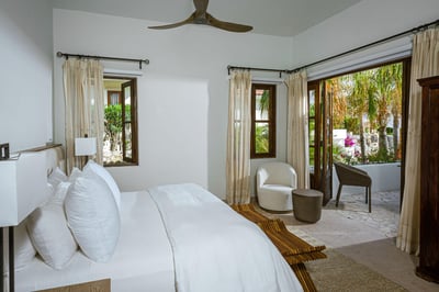 Luxury Villa Photo #18