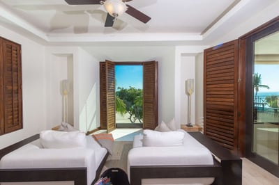 Luxury Villa Photo #14