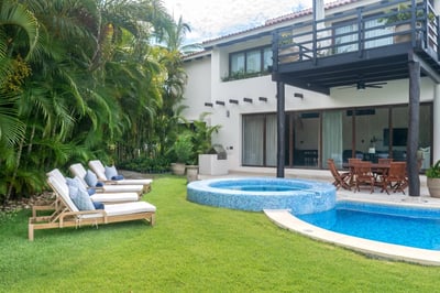 Luxury Villa Photo #3