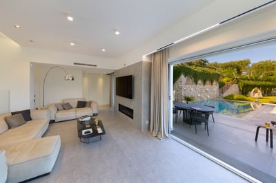 Luxury Villa Photo #14