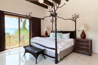 Luxury Villa Photo #18