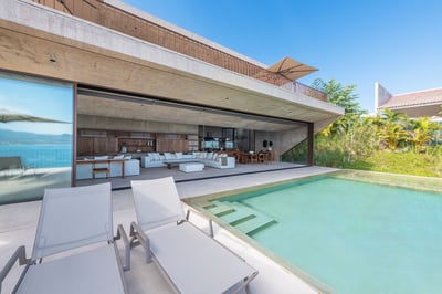 Luxury Villa Photo #6