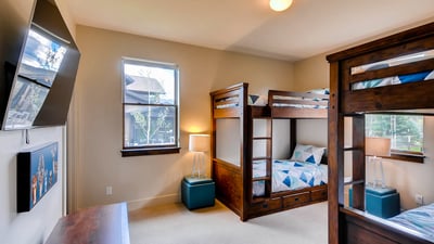 Bunkroom on lower level sleeps 4, shared bath