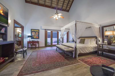 Luxury Villa Photo #16