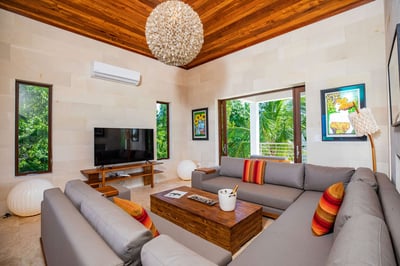 Luxury Villa Photo #18
