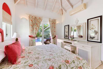 Luxury Villa Photo #12