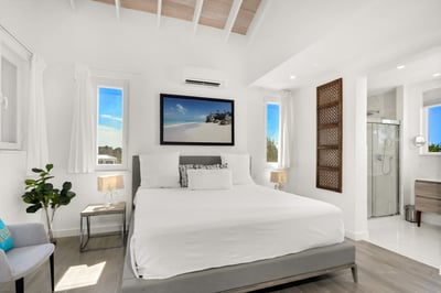 Luxury Villa Photo #22