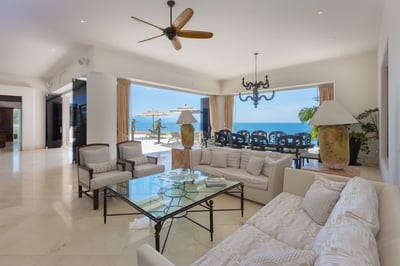 Luxury Villa Photo #18