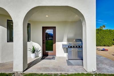 Natural-gas BBQ with 5-burners