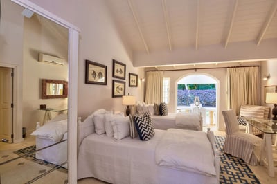 Luxury Villa Photo #37