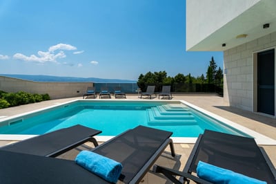 Luxury Villa Photo #10