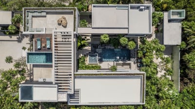 Luxury Villa Photo #3