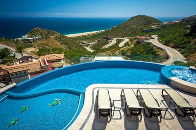 Luxury Villa Photo #6