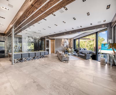 Luxury Villa Photo #18