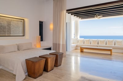 Luxury Villa Photo #32