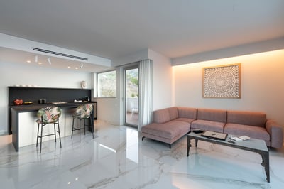 Luxury Villa Photo #18