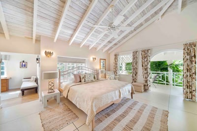 Luxury Villa Photo #22