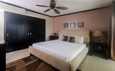 Luxury Villa Photo #11