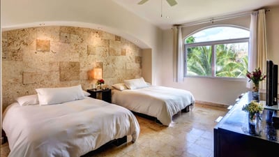 Luxury Villa Photo #19