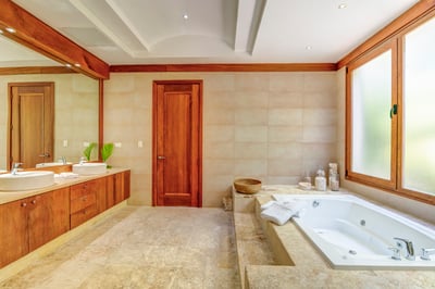 Luxury Villa Photo #28