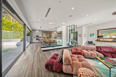 Luxury Villa Photo #18